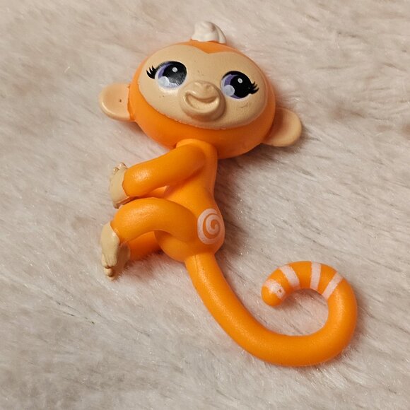 Fingerlings Minis Monkey Series 1 Meg Orange White - Picture 1 of 3